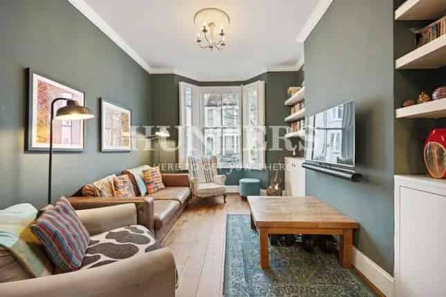 Four Bedroom House Near Queens Park London NW6