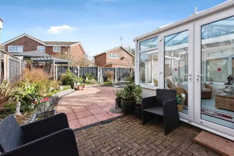 Detached Bungalow in Thetford - Spacious Living and Low-Maintenance Garden