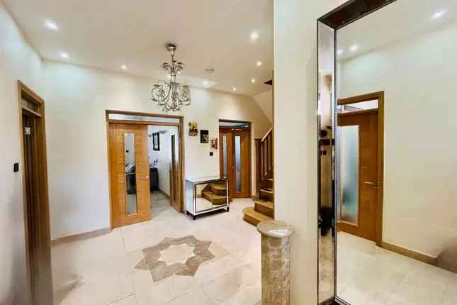 Luxury 7-Bedroom Detached House for Rent in Brondesbury Park NW6