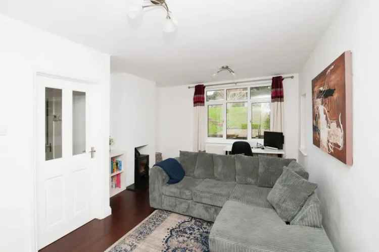Beautiful 3-Bed Detached House with Large Garden and Double Garage