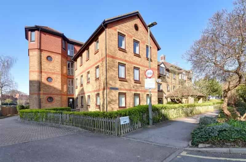 1 Bedroom Retirement Apartment Near East Finchley Station