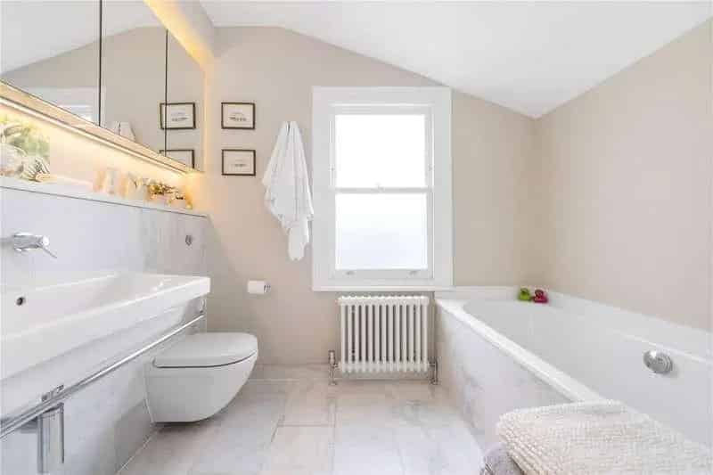 3 Bed House for Sale Exceptional Family Home Near Schools and Transport