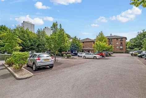 Ground Floor Studio Apartment 63m² with Patio and Parking London
