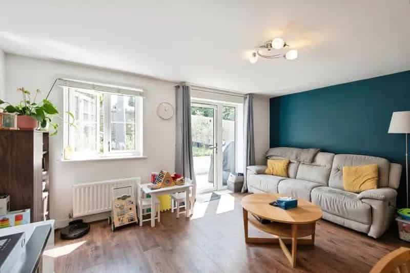 3 Bed Semi Detached House with South Facing Garden and Off Road Parking