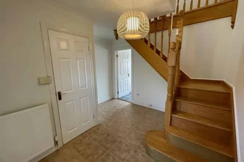 3 Bed House with Conservatory and Garden