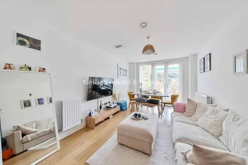 Flat For Sale , London, England