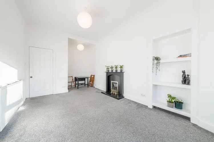 Shawlands 2-Bedroom Tenement Apartment Near Crossmyloof Station