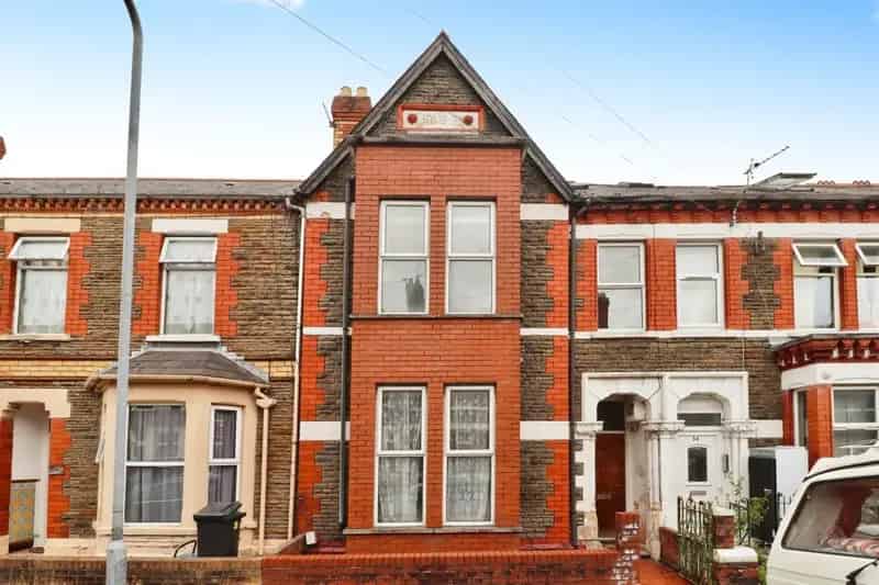 5 Bedroom Mid Terrace House for Sale - Development Potential