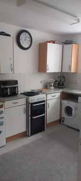 Spacious 1 Bedroom Flat with Ample Storage and Natural Light