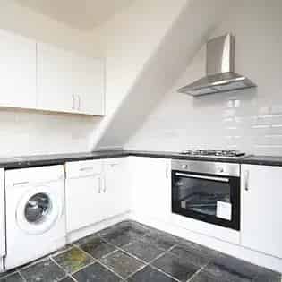 2 Bedroom Flat London SE6 - Garden - Fitted Kitchen