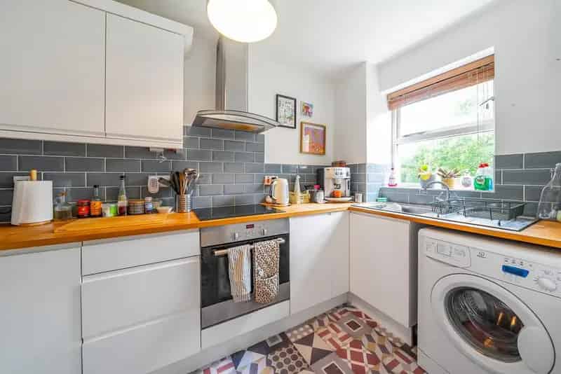 One Bedroom Flat for Sale Heritage Park Tooting Bec Common