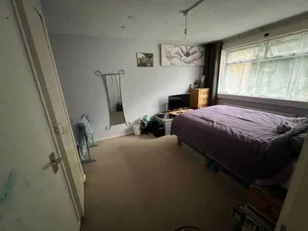 2 Bed House Large Rooms Secure Garden Family Home