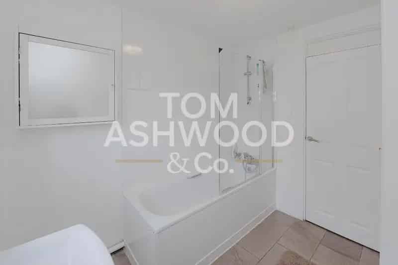 3 Bed Period Terrace House Near Greatfields Park