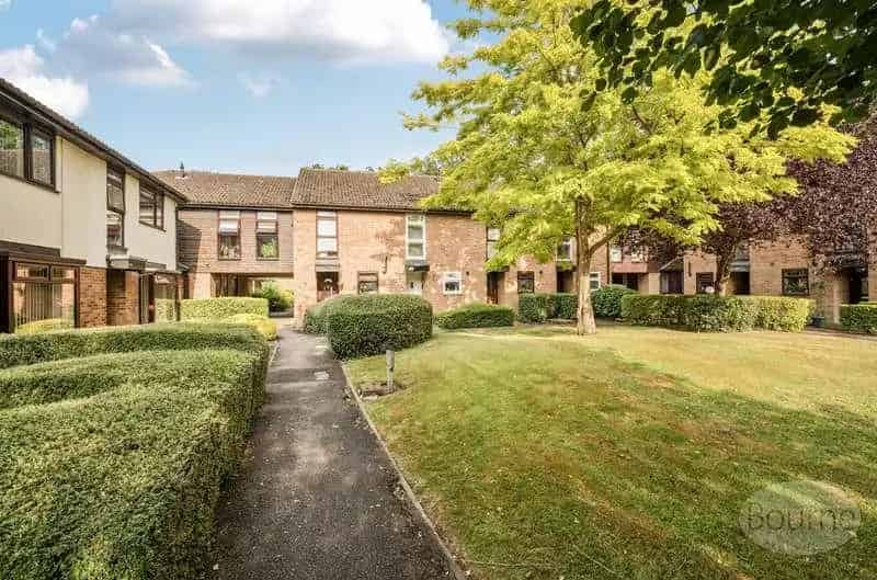 1 Bed Flat for Sale Near North Camp Station