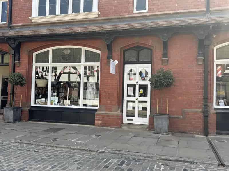 Ground Floor Shop 88m2 Grade II Listed Building