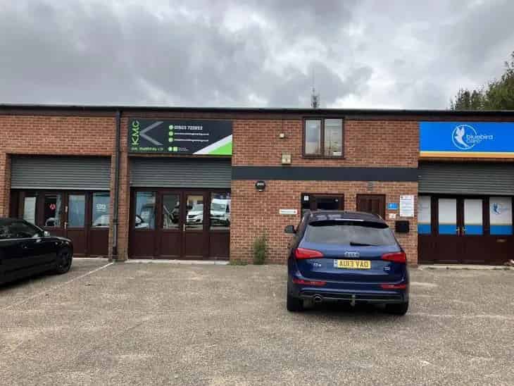 Ground and First Floor Offices in Oaktree Business Park