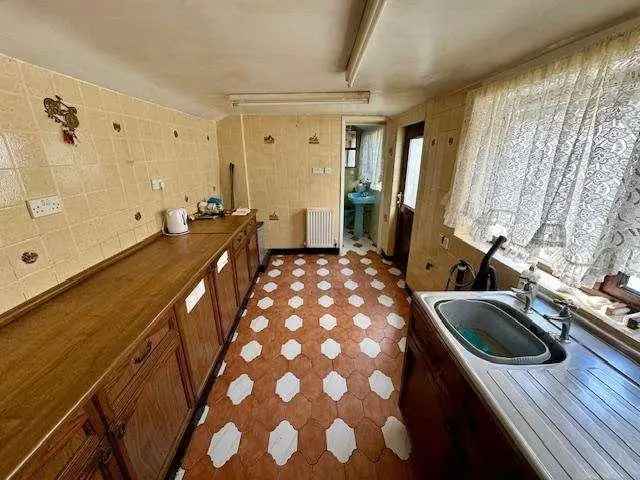 4 bed house for sale