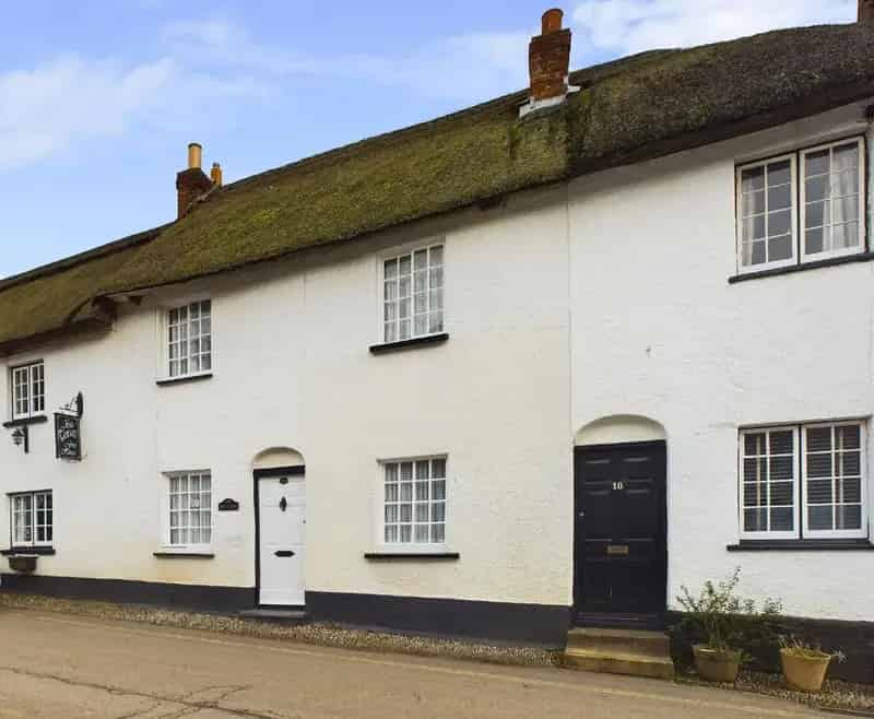 2 bed house for sale