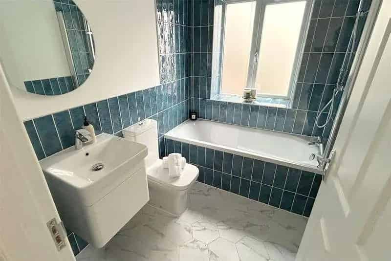 2 bed flat for sale