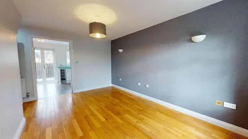3 Bedroom Semi-Detached House to Rent