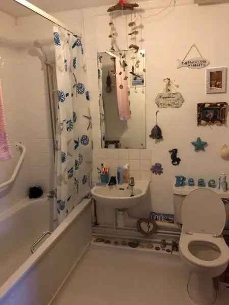 Flat For Rent in Teignbridge, England