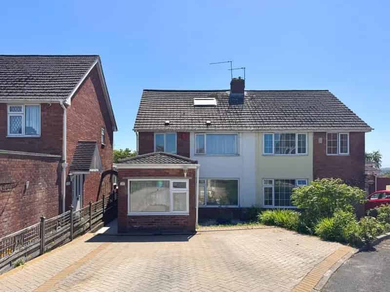 4 Bedroom Semi-Detached House for Sale