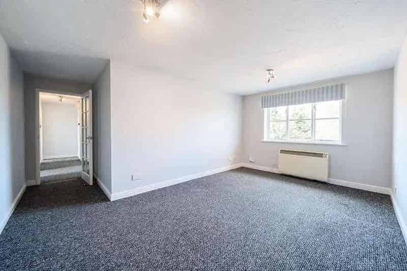 2 Bed Flat for Sale Near Burnham Train Station