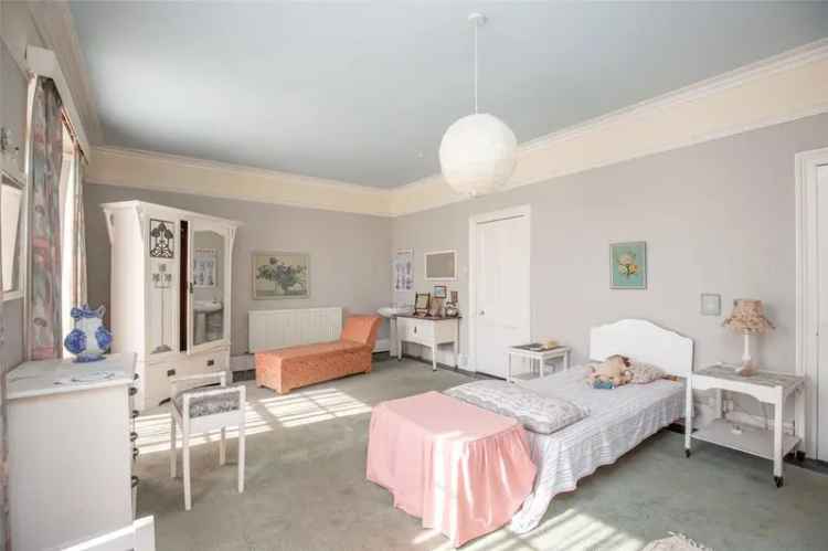 5 Bedroom Semi-Detached House for Sale