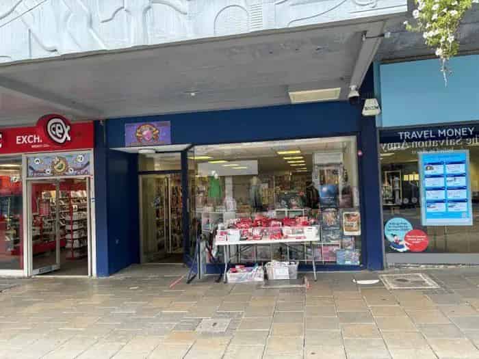 Retail Unit in Bustling Shopping Centre