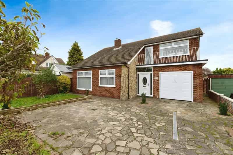 Three Bedroom Detached House Blackshots North Grays