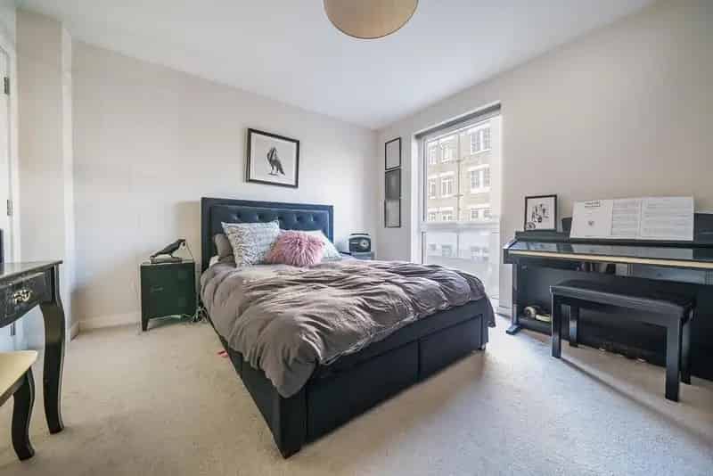 Spacious 1-Bedroom Apartment with Balcony and Ample Storage
