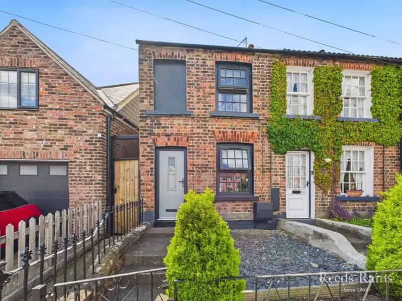 2 Bedroom End Terrace House to Rent Scarborough
