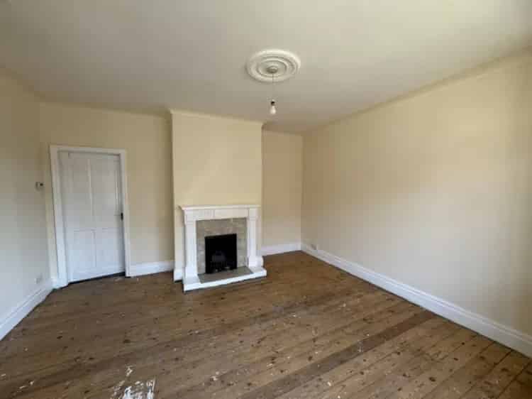 3 Bedroom Mid Terrace House For Sale