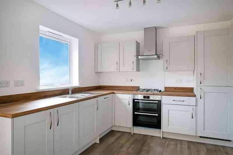 1 Bed Flat for Sale in Exeter - Modern Apartment with Parking