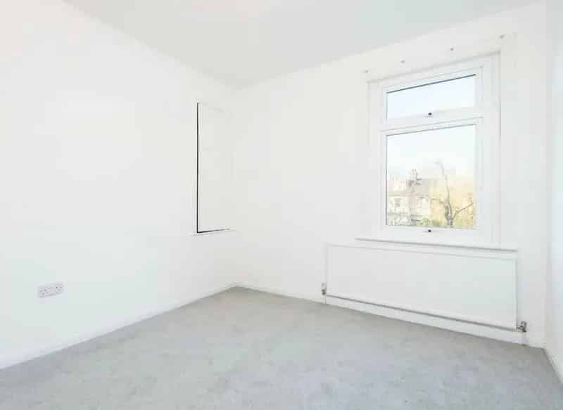 Two Bedroom Freehold House Near East Ham Station