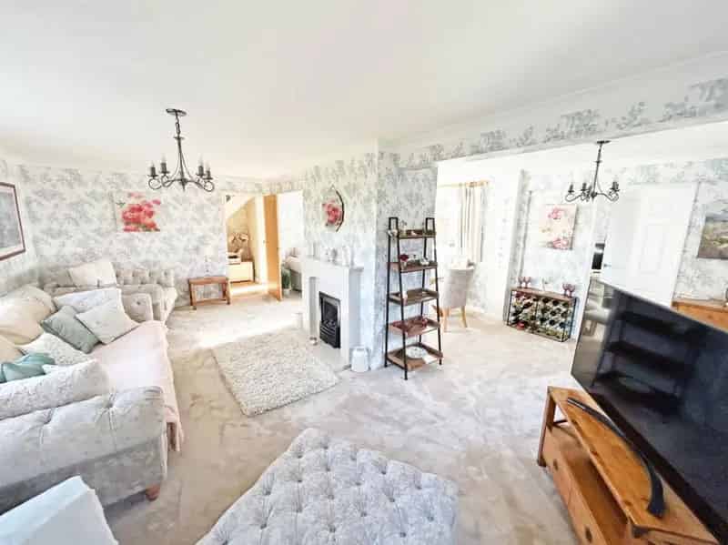 4 Bed Detached House For Sale