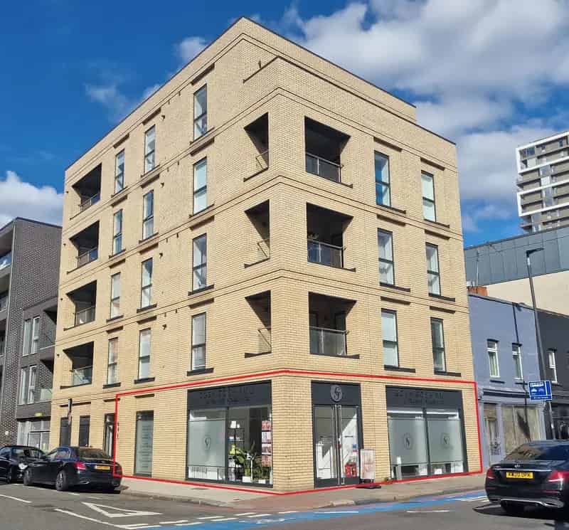 Commercial Unit For Sale Near Wandsworth Riverside
