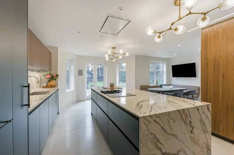 5 Bedroom Detached House for Sale Stanmore