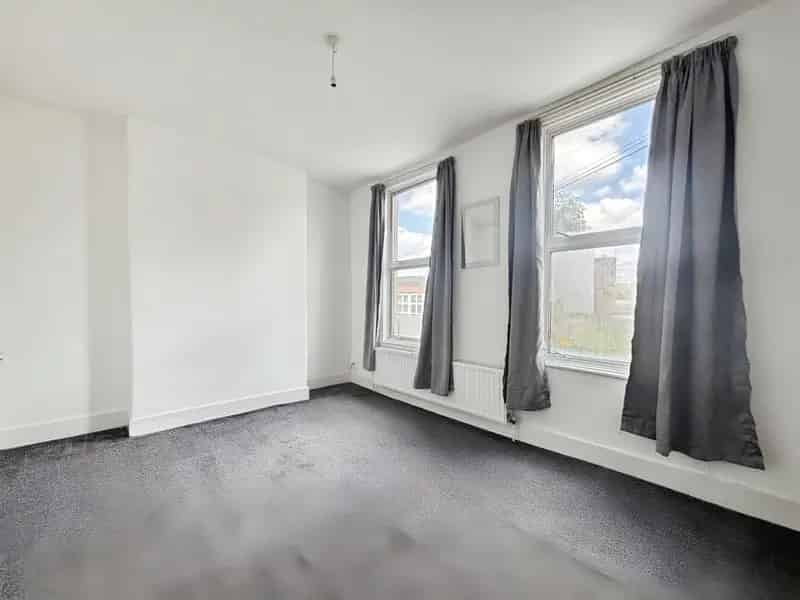3 bedroom Mid Terrace House for sale, London, E6