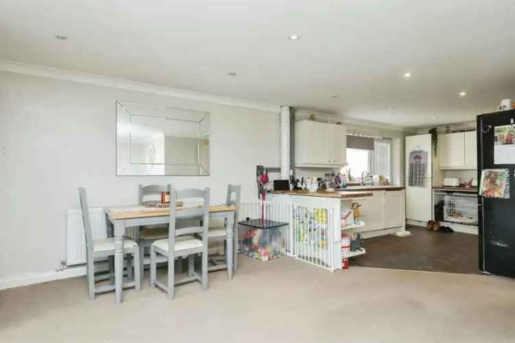 2 Double Bedroom Detached Bungalow Private Garden Garage