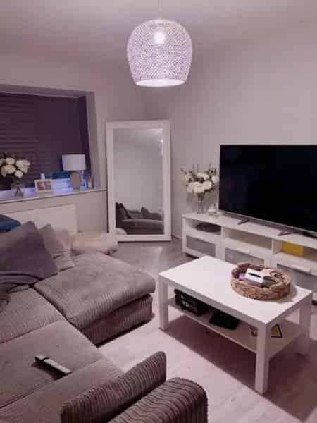2 Bed Ground Floor Flat Near Amenities