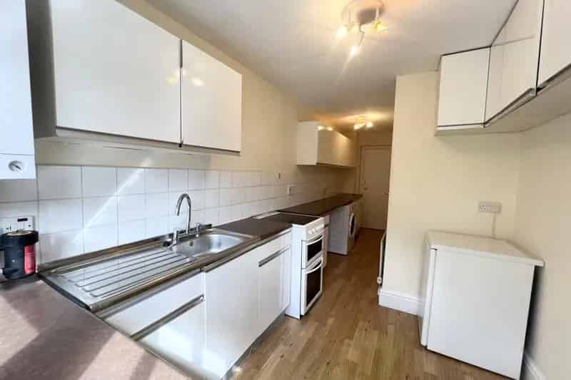 Grade II Listed Garden Apartment Two Double Bedrooms City Centre