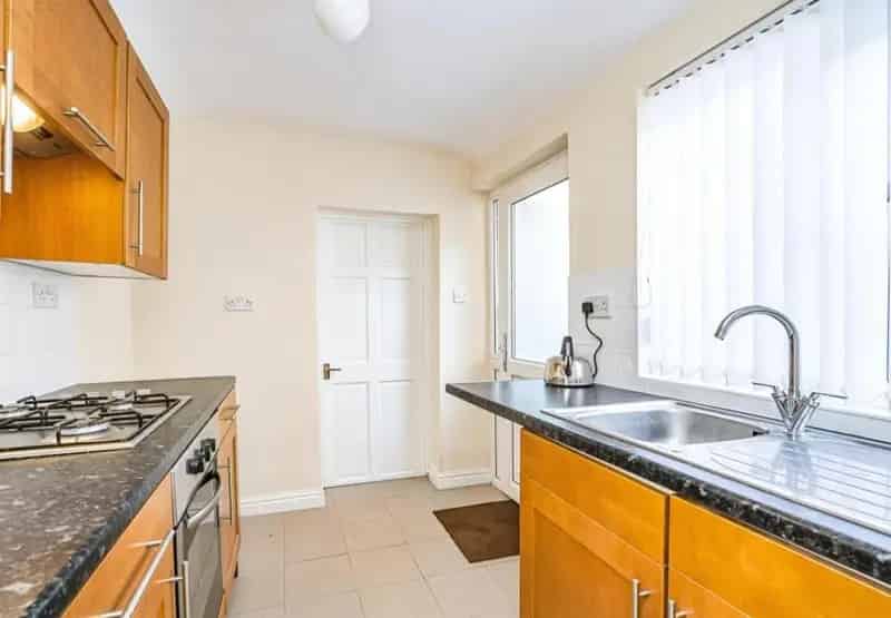 Two Bedroom House with Large Lounge and Garden