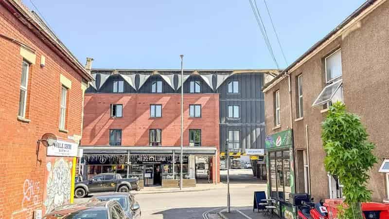 1 Bedroom Flat for Sale in 21 West Development