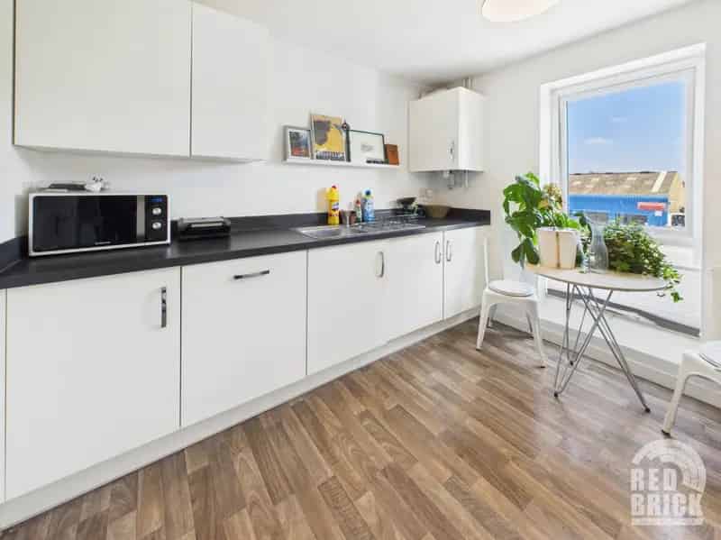 2 Bedroom Flat to Rent Near City Centre