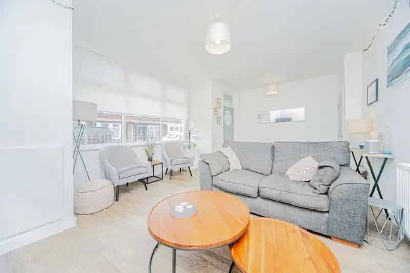 Spacious End Terrace Home in Llandaff North