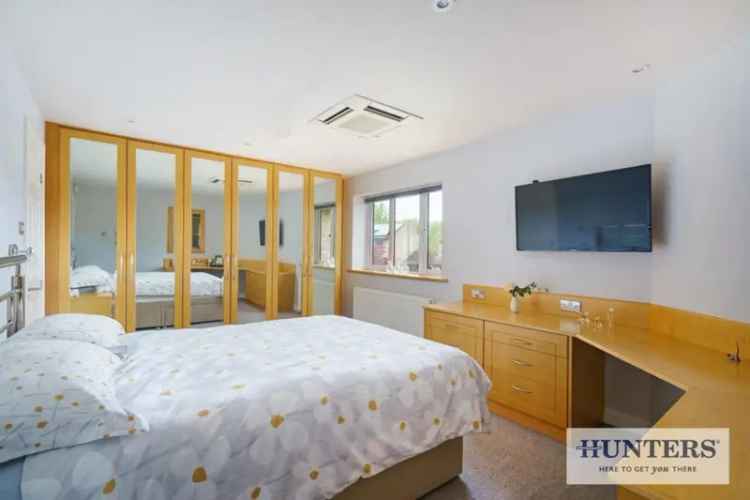 5-6 Bedroom Detached House with Extensive Garden for Sale