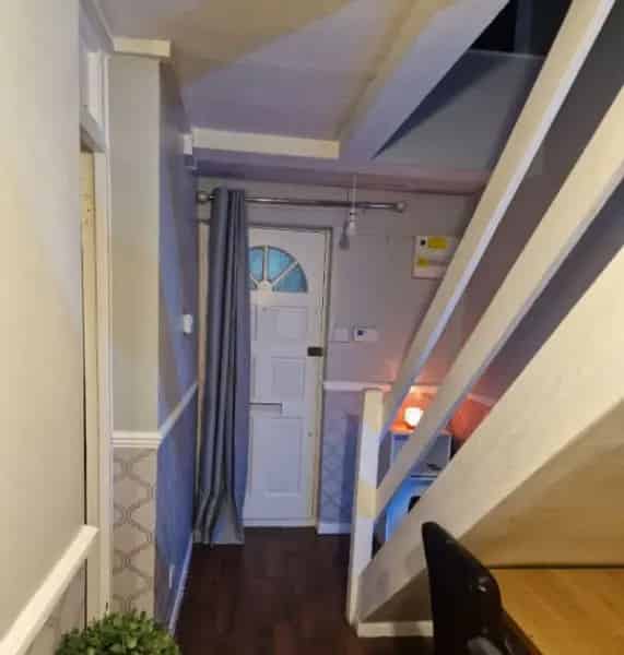 2 Bed Maisonette Near Schools Parks Shops and Transport Links