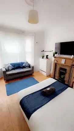 Terraced house to rent in Fernlea Road, London SW12