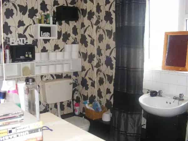 Three Bed Semi Detached House Large Garden Close to Transport Links